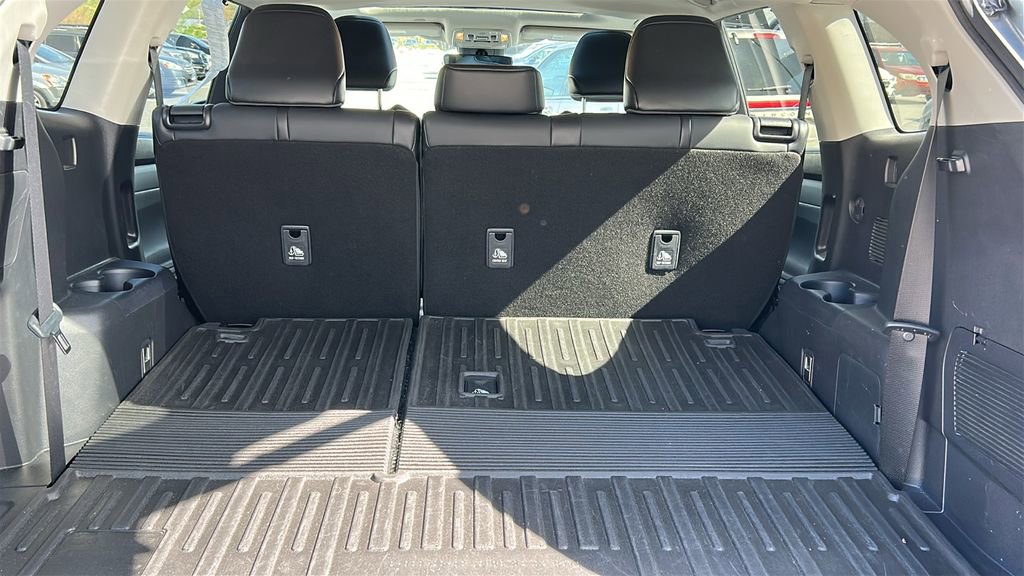 Used 2021 Toyota Highlander XLE AWD/4WD image 28