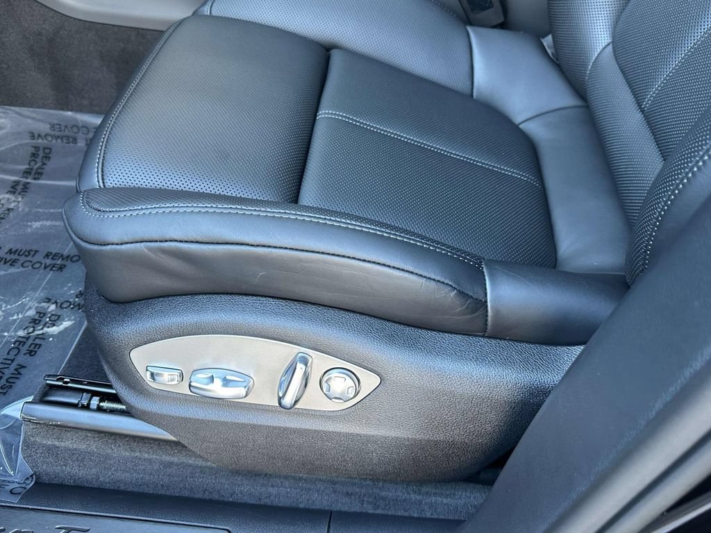New 2026 Porsche Macan AWD/4WD image 6