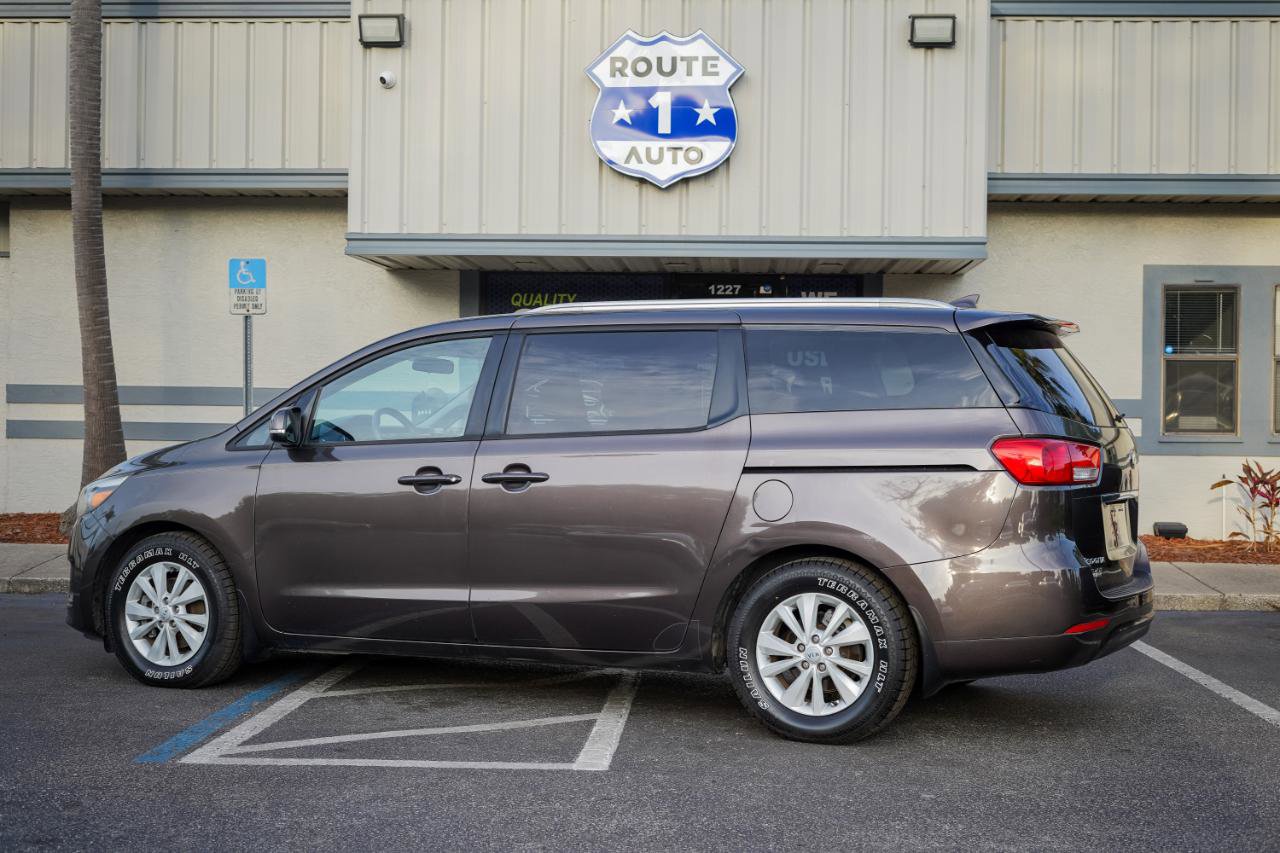 Used 2016 Kia Sedona LX FWD image 4