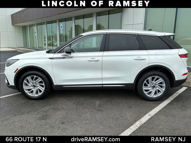 Used 2023 Lincoln Corsair AWD image 2