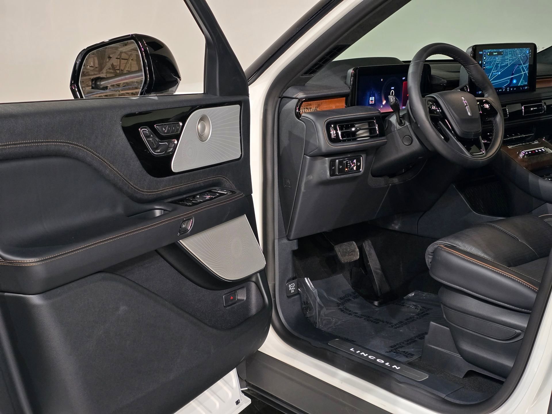 New 2026 Lincoln Aviator Black Label w/ Jet Appearance Package image 16