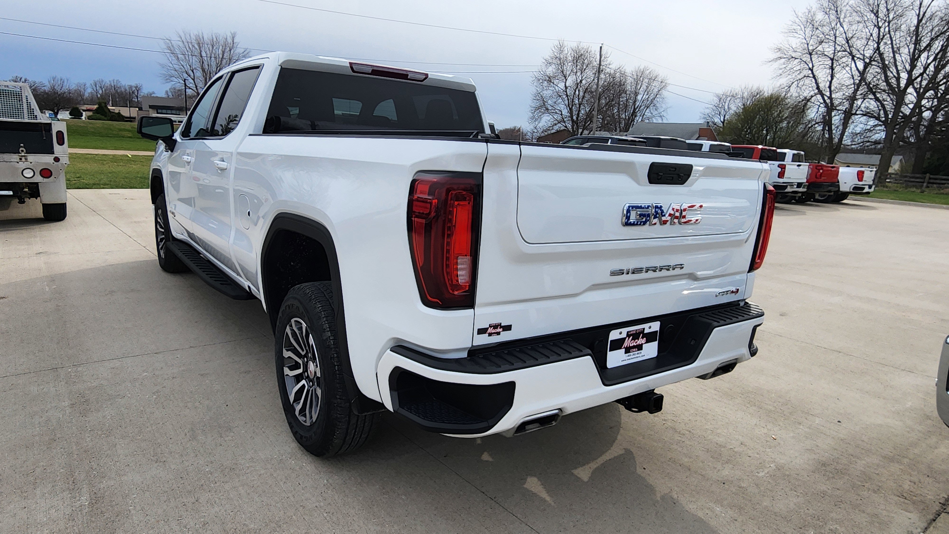 Used 2021 GMC Sierra 1500 AT4 AWD/4WD image 8
