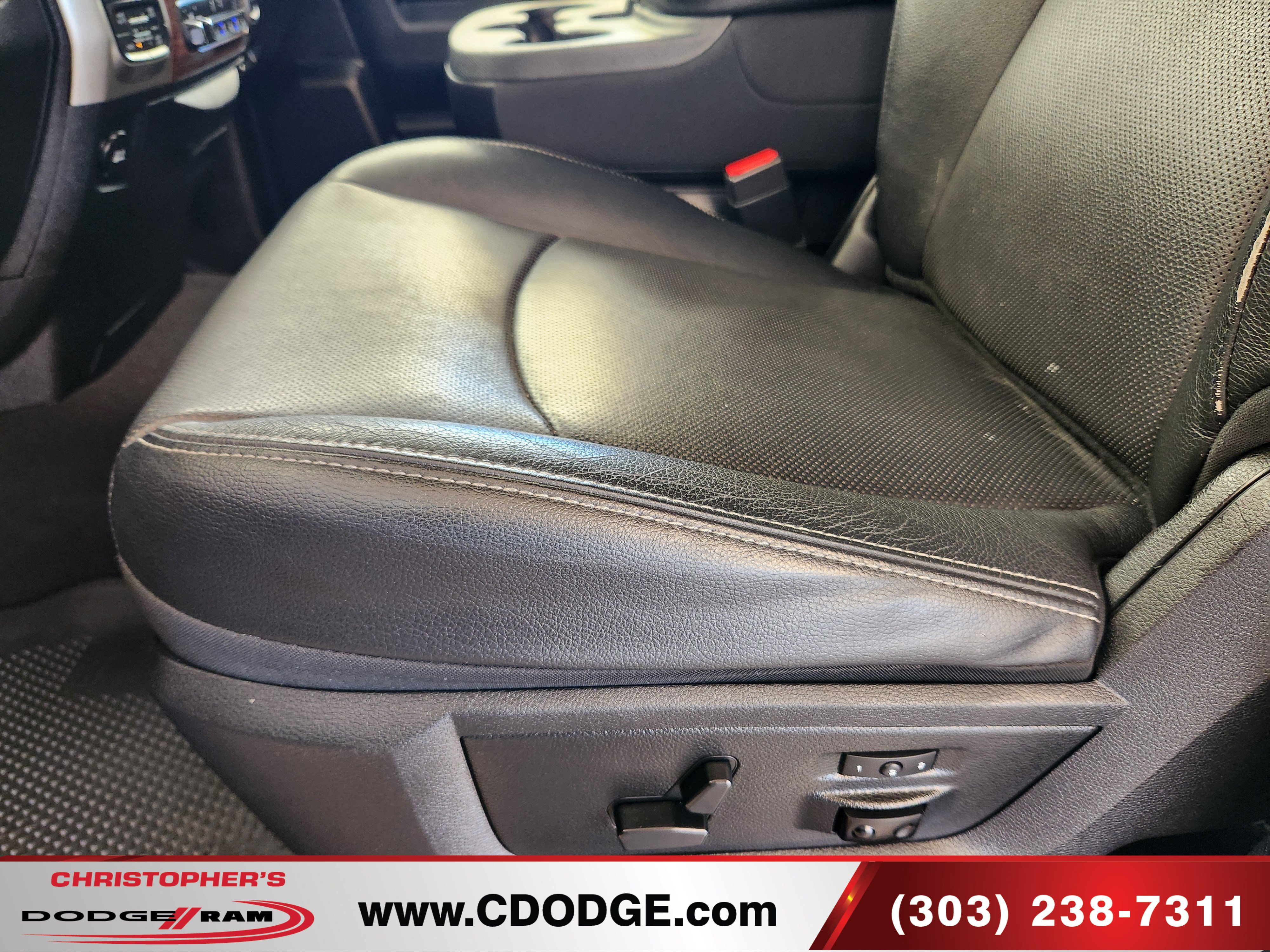 Used 2017 RAM 1500 Laramie w/ Convenience Group AWD/4WD image 17