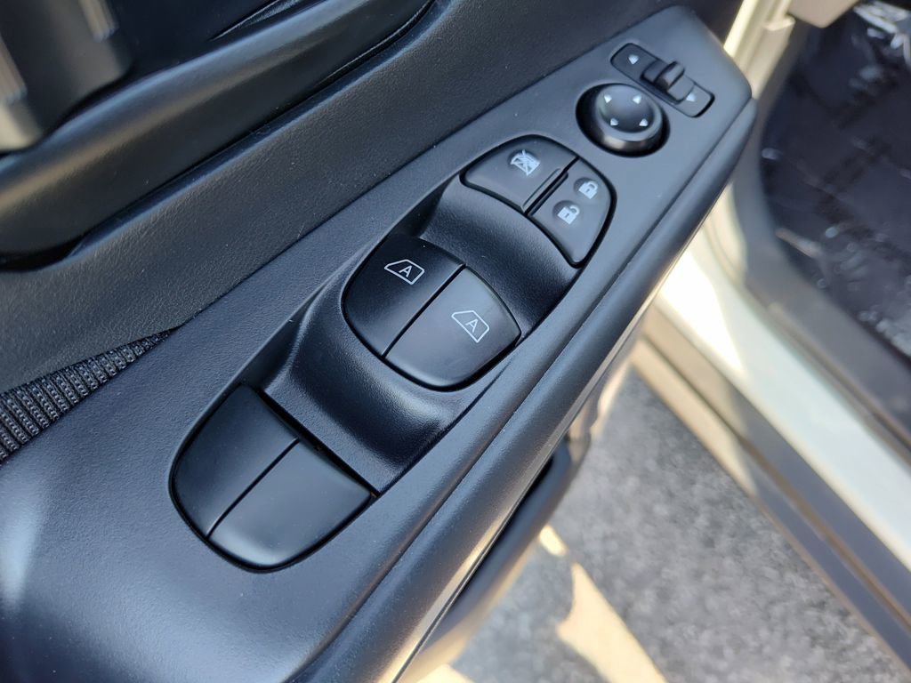 Used 2025 Nissan Kicks Play S image 17