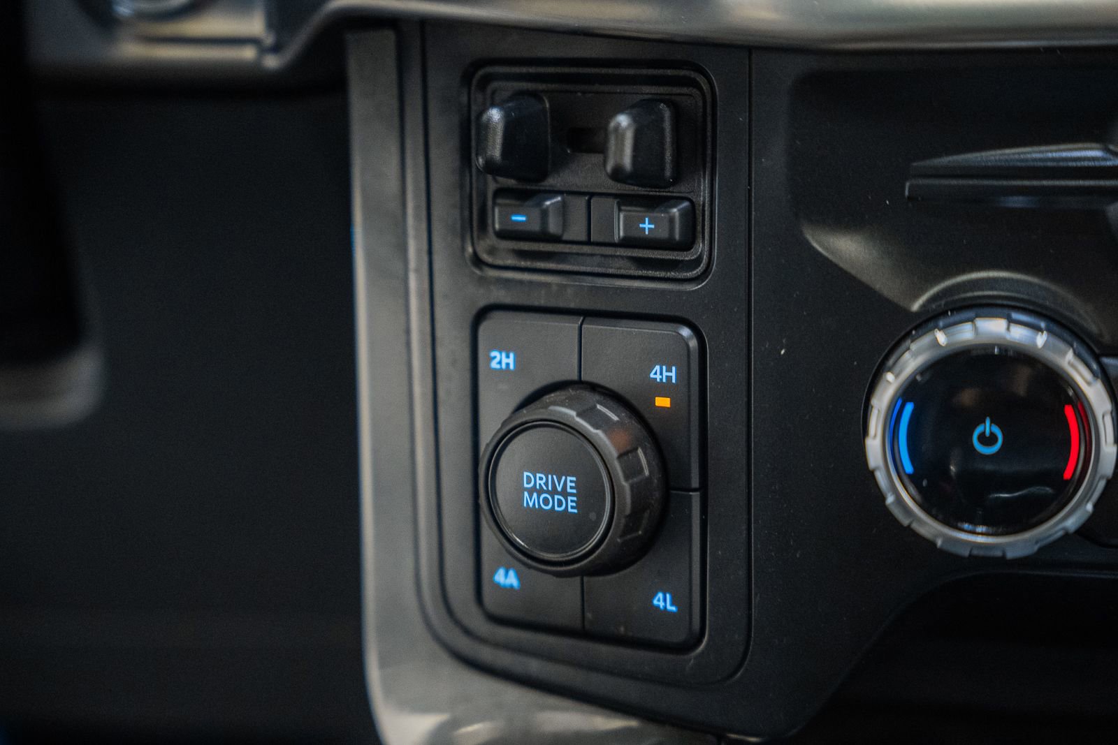 Certified 2023 Ford F150 Lariat image 30