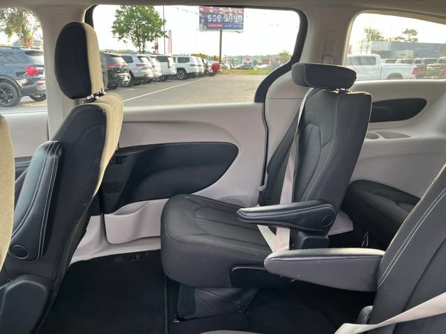 Used 2023 Chrysler Voyager LX FWD image 10