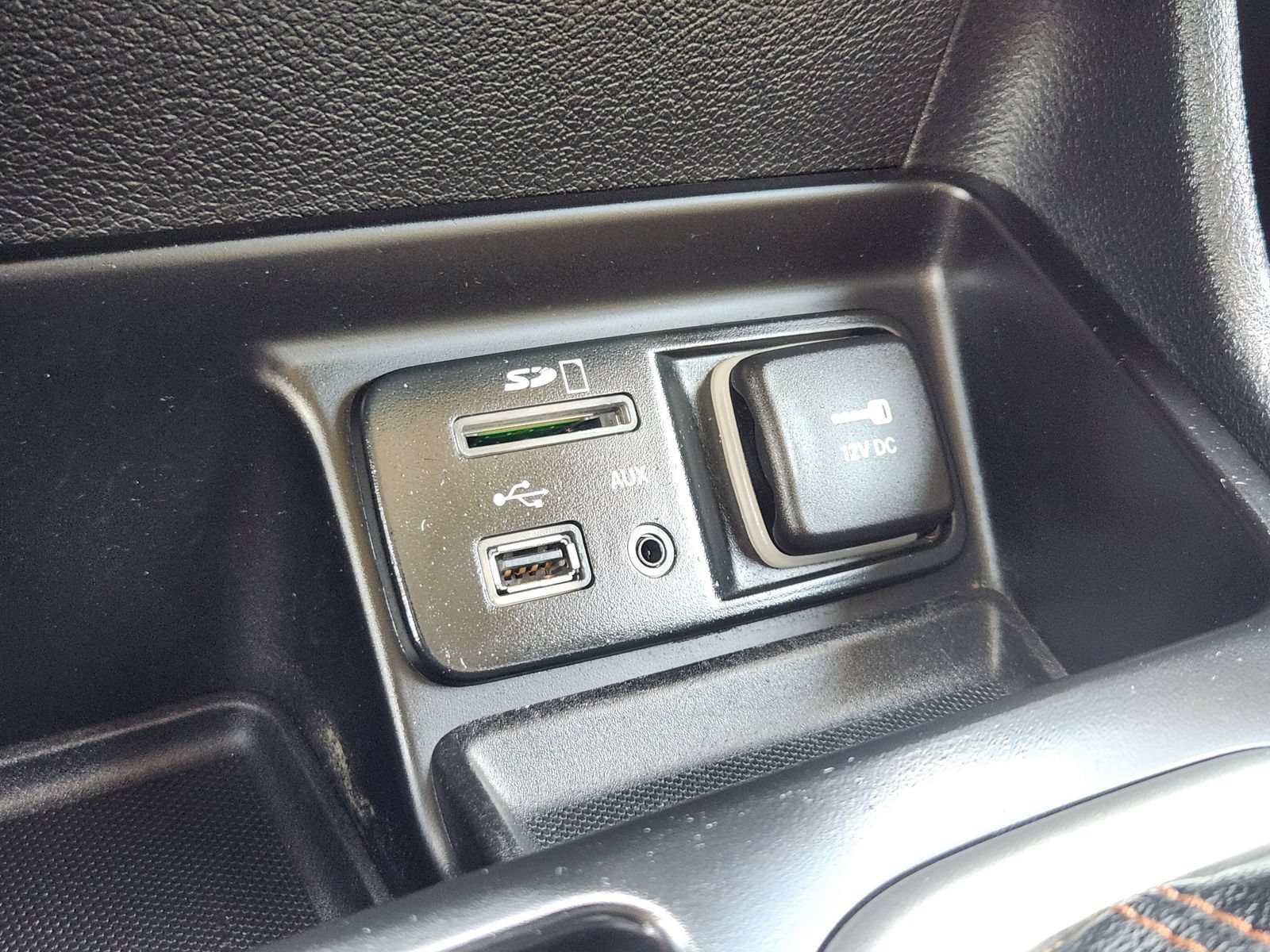 Used 2016 Jeep Cherokee Limited w/ Luxury Group FWD image 21