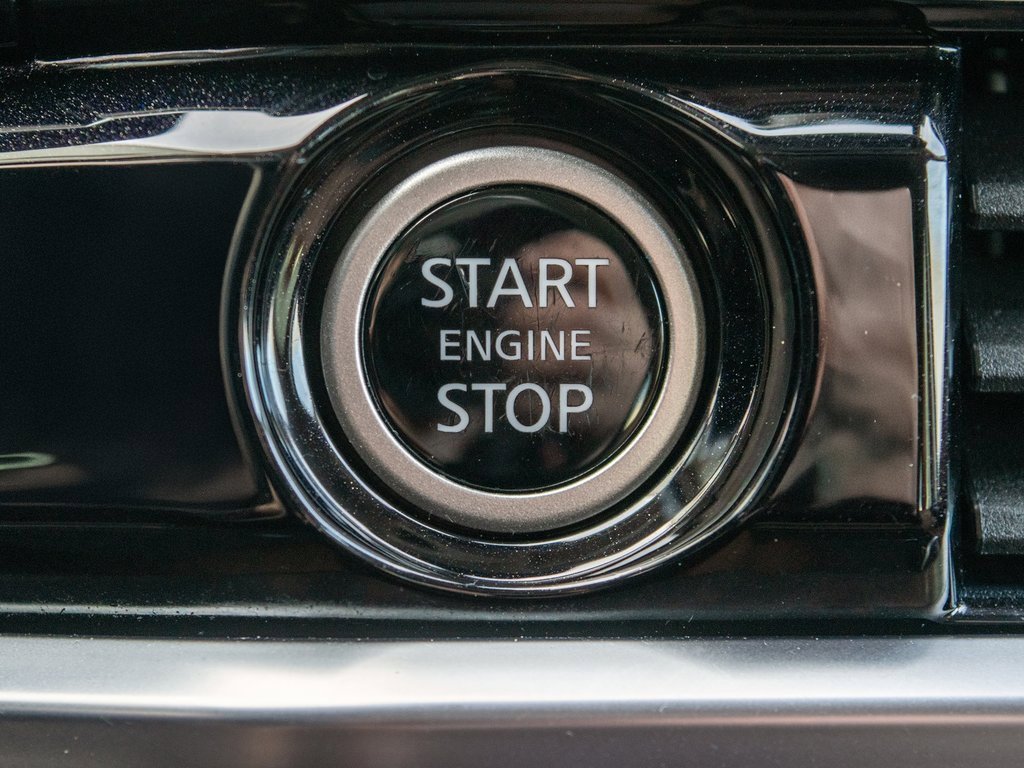 Used 2024 Nissan Pathfinder Platinum image 19