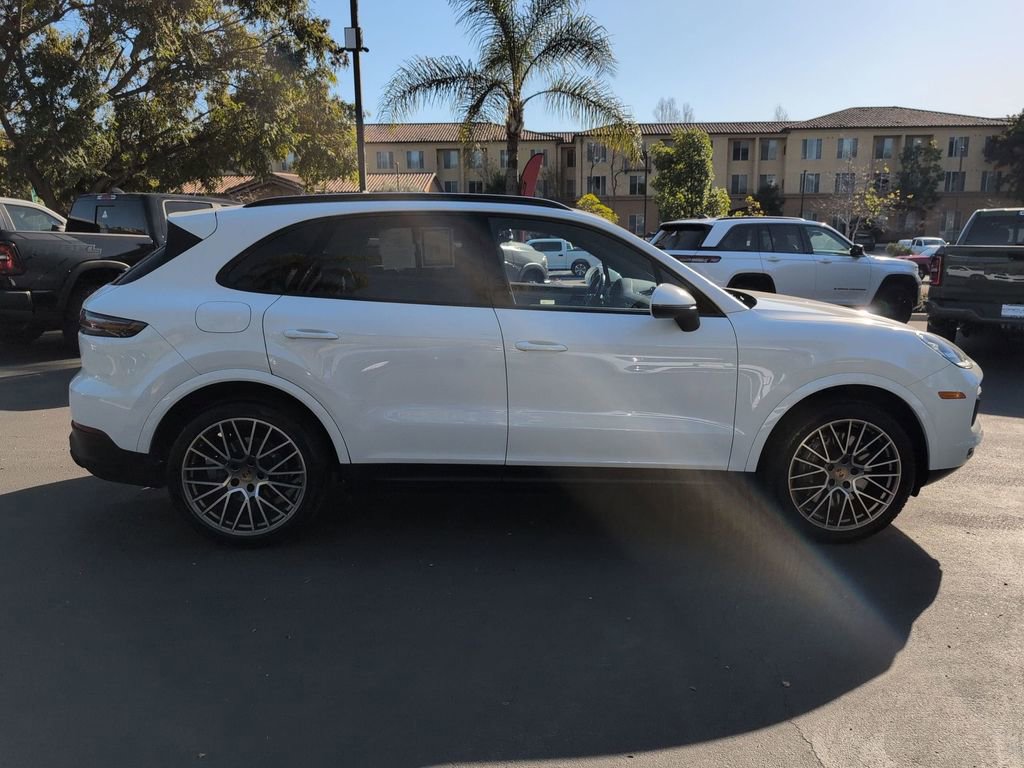 Used 2023 Porsche Cayenne Platinum Edition image 4
