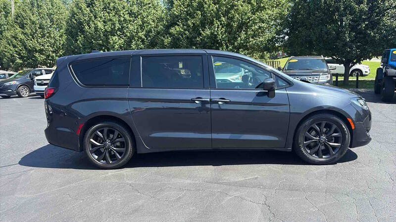 Used 2020 Chrysler Pacifica Touring w/ S Appearance Package