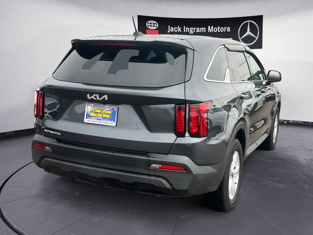 Used 2023 Kia Sorento LX image 5