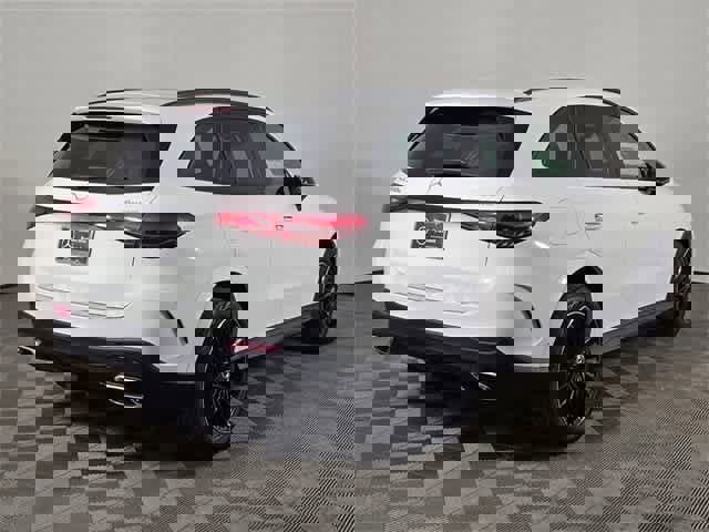 Used 2025 Mercedes-Benz GLC 350e 4MATIC image 5