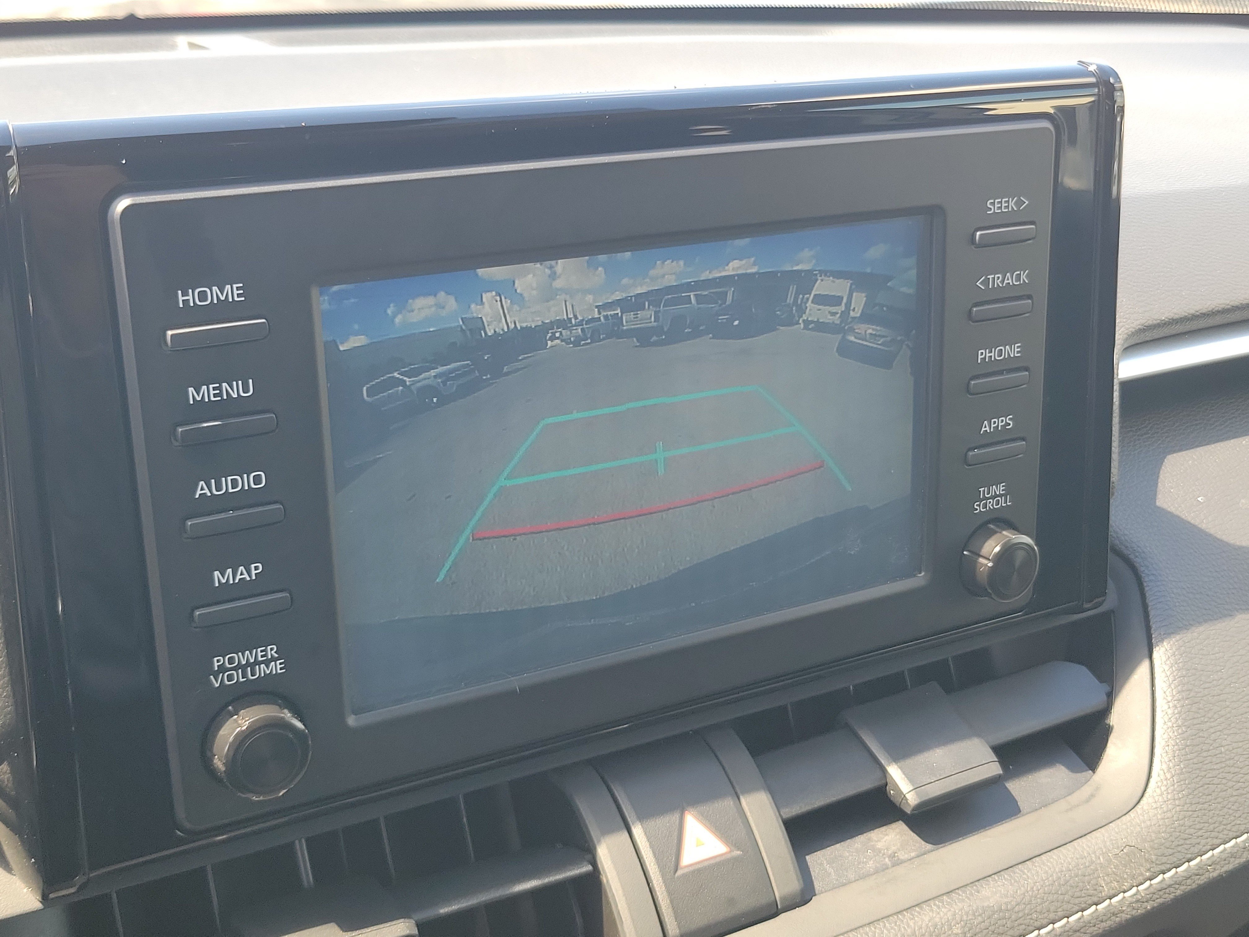Used 2019 Toyota RAV4 LE FWD image 10