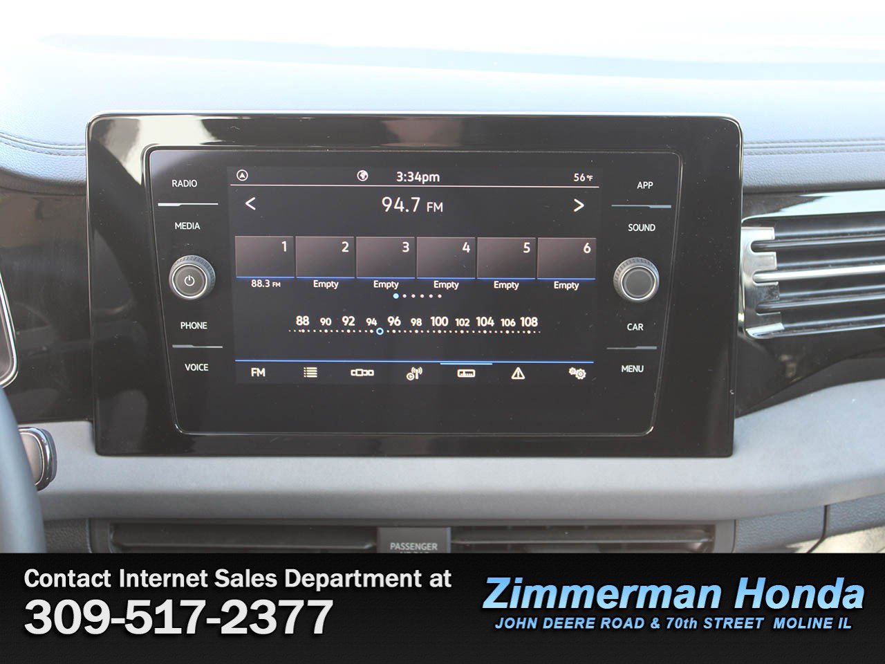 Used 2025 Volkswagen Jetta SE image 14