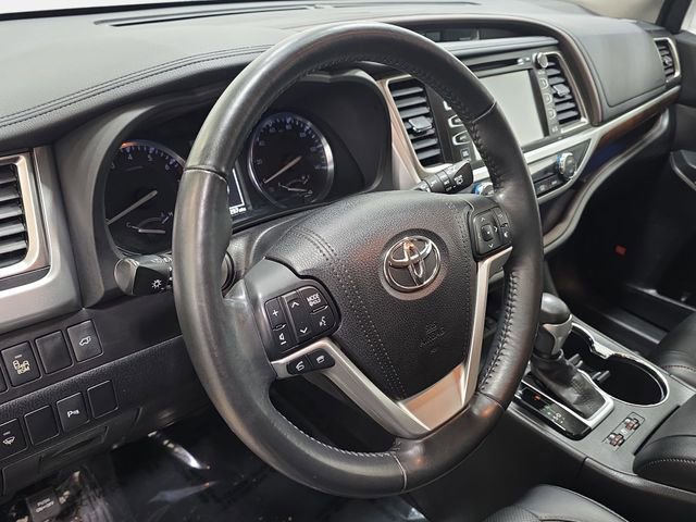 Used 2015 Toyota Highlander Limited image 16