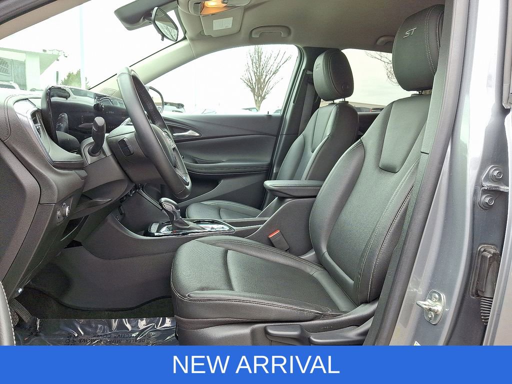 Used 2024 Buick Encore GX Sport Touring image 13