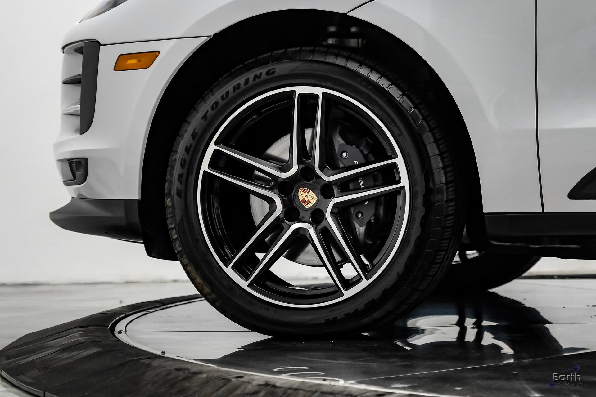Used 2021 Porsche Macan AWD/4WD image 95