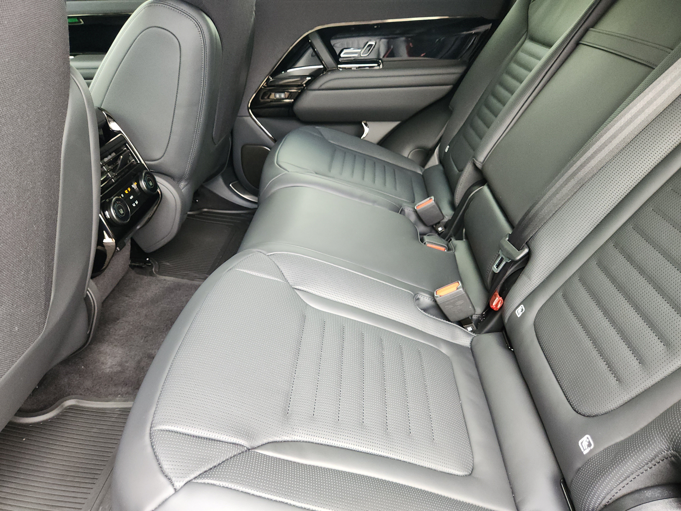 New 2027 Land Rover Range Rover Sport SV AWD/4WD image 24