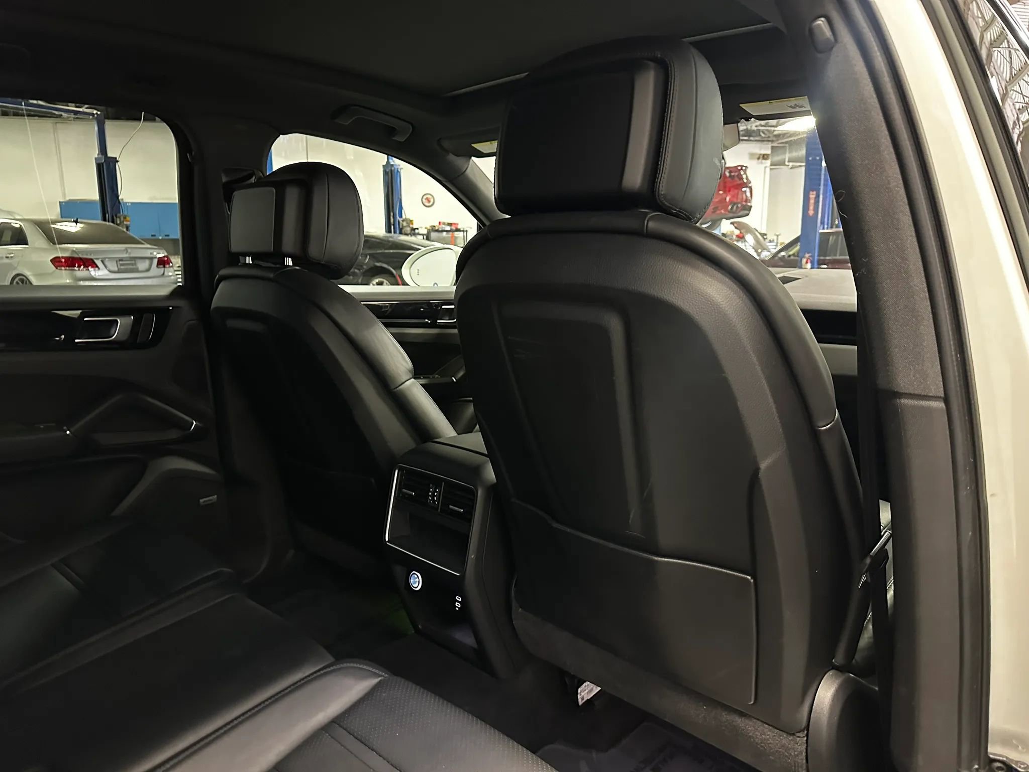 Used 2022 Porsche Cayenne S w/ Premium Package AWD/4WD image 20