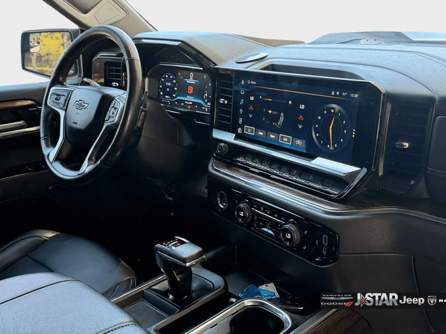 Used 2023 Chevrolet Silverado 1500 LT Trail Boss AWD/4WD image 16