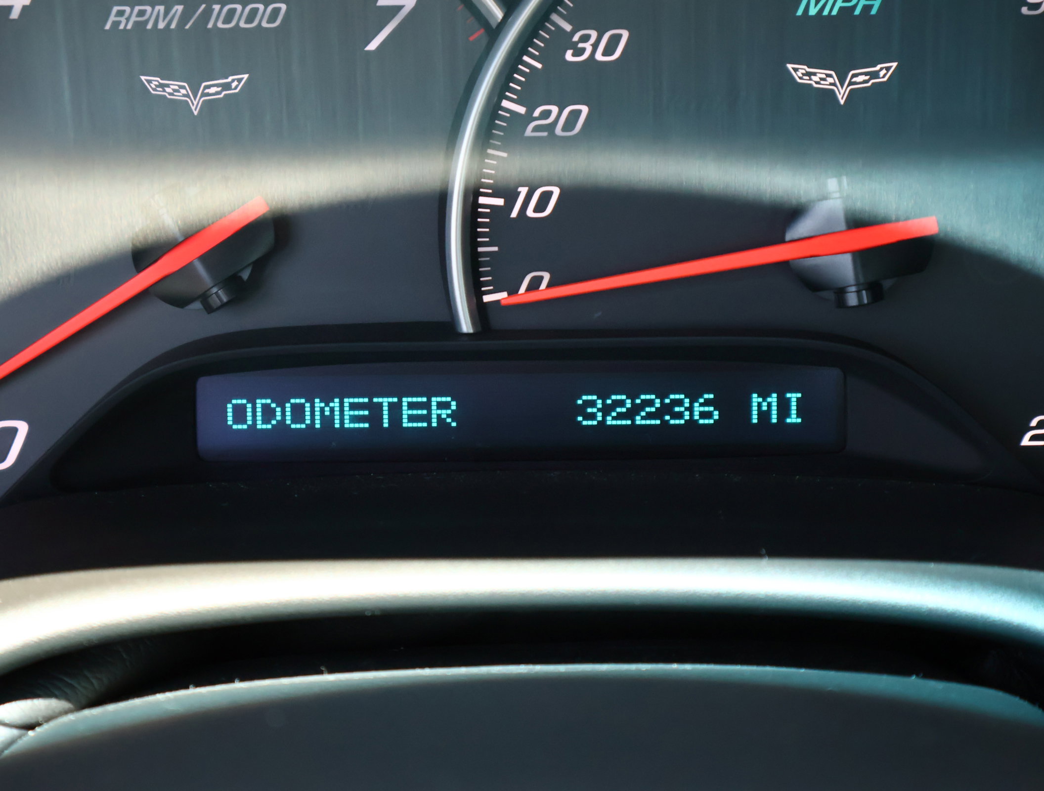 Used 2008 Chevrolet Corvette Coupe w/ Z51 Performance Package RWD image 3