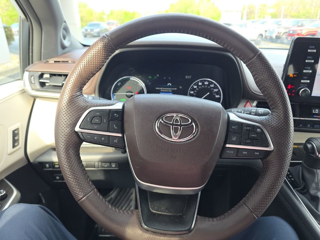Used 2024 Toyota Sienna Platinum AWD/4WD image 20