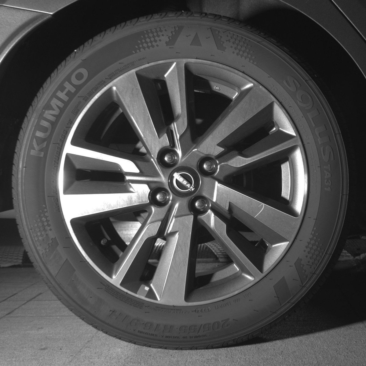 Used 2025 Nissan Versa SV FWD image 15