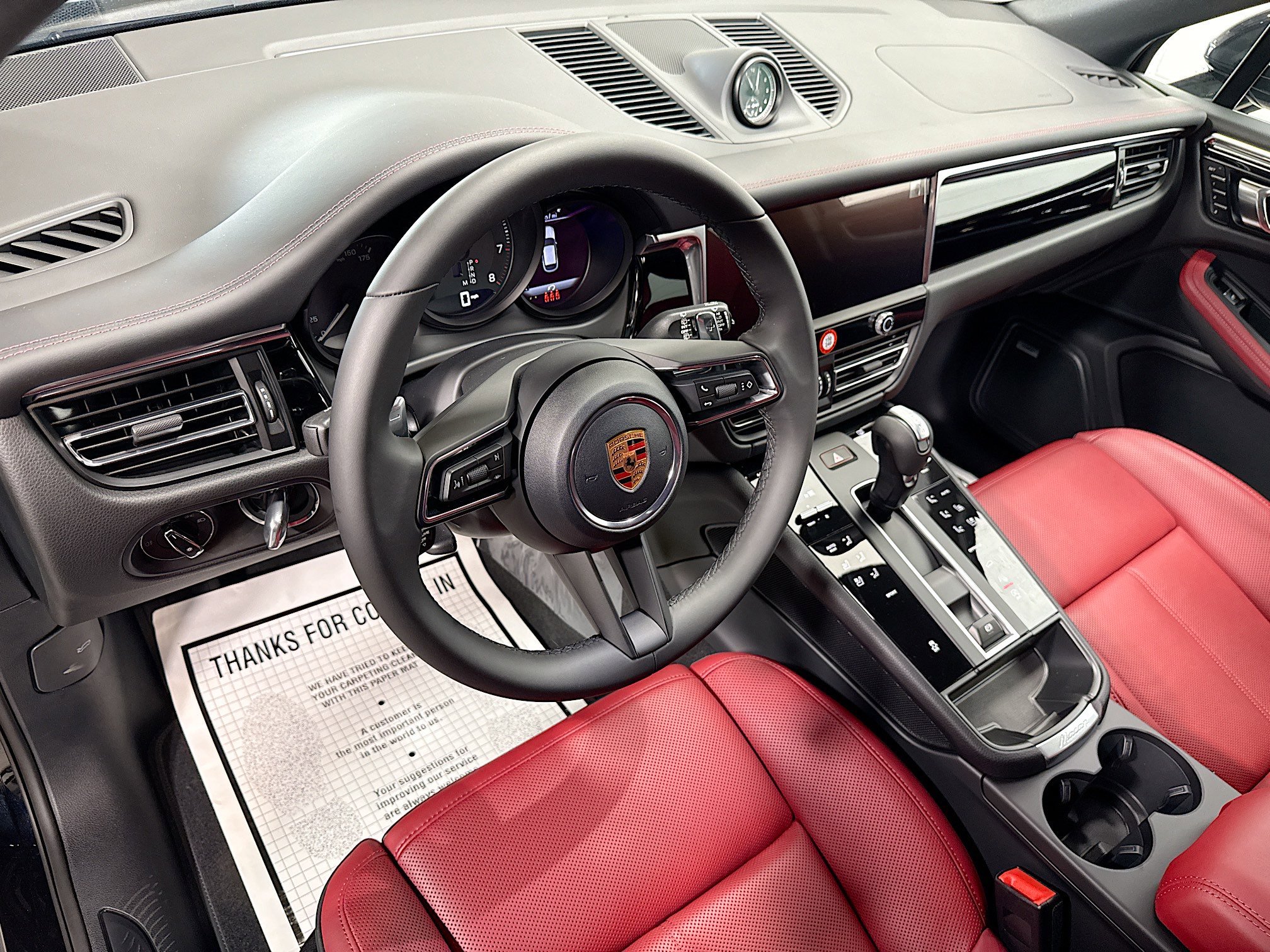 Certified 2026 Porsche Macan AWD/4WD image 4