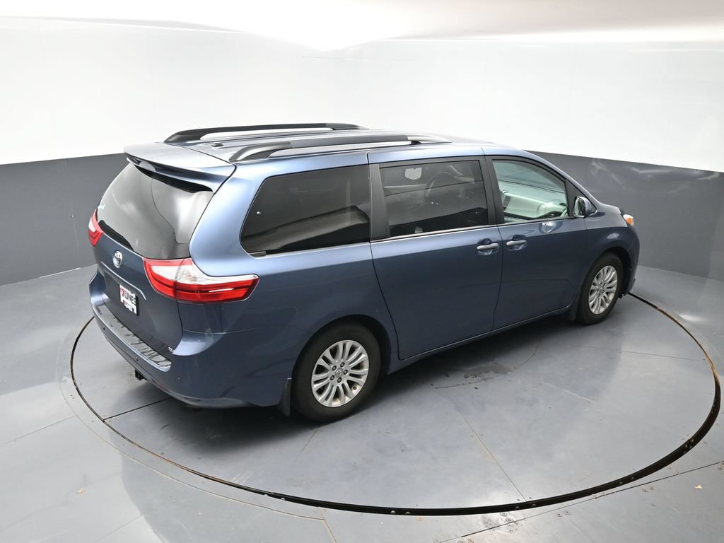 Used 2017 Toyota Sienna XLE w/ XLE Navigation Package FWD image 12
