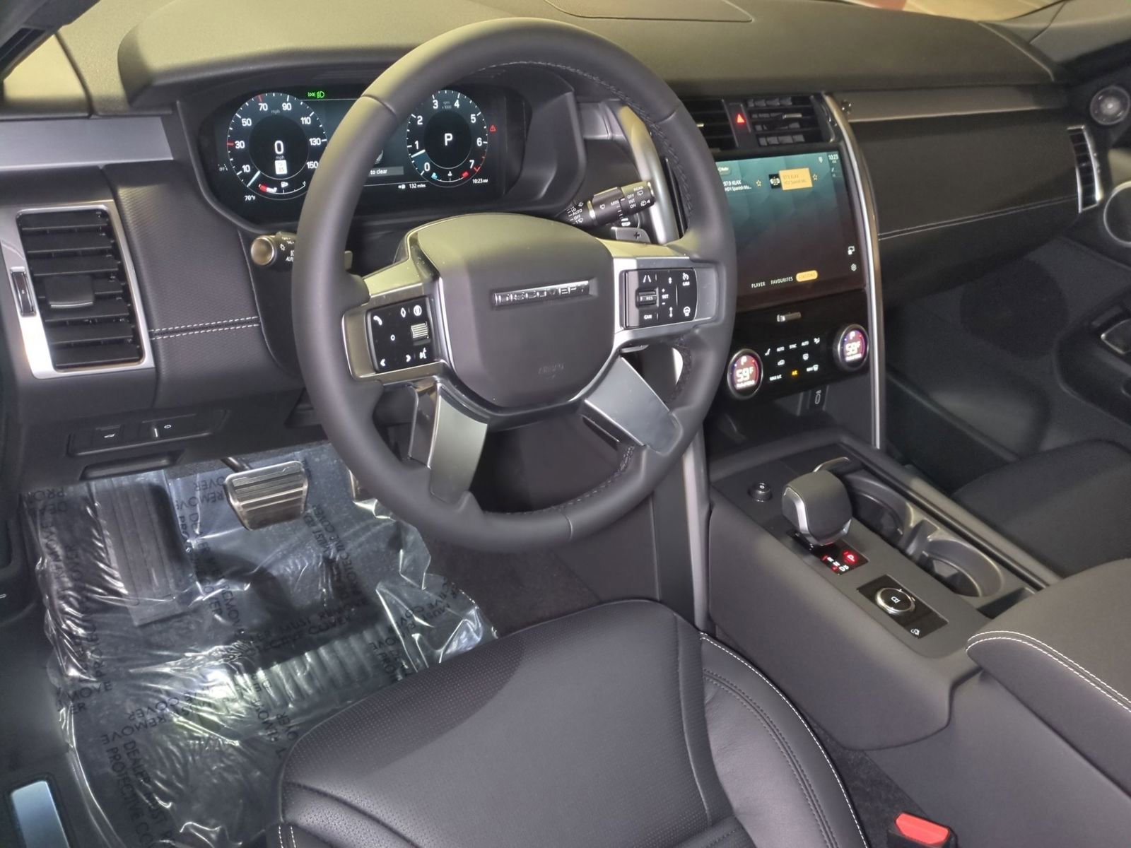 New 2026 Land Rover Discovery Limited Edition image 16