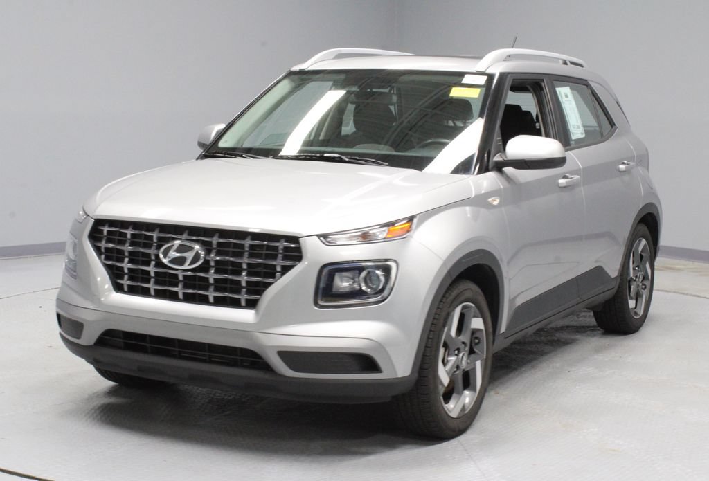Used 2023 Hyundai Venue SEL FWD image 6