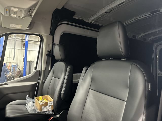 New 2026 Ford Transit 250 148 Medium Roof w/ Load Area Protection Package RWD image 20