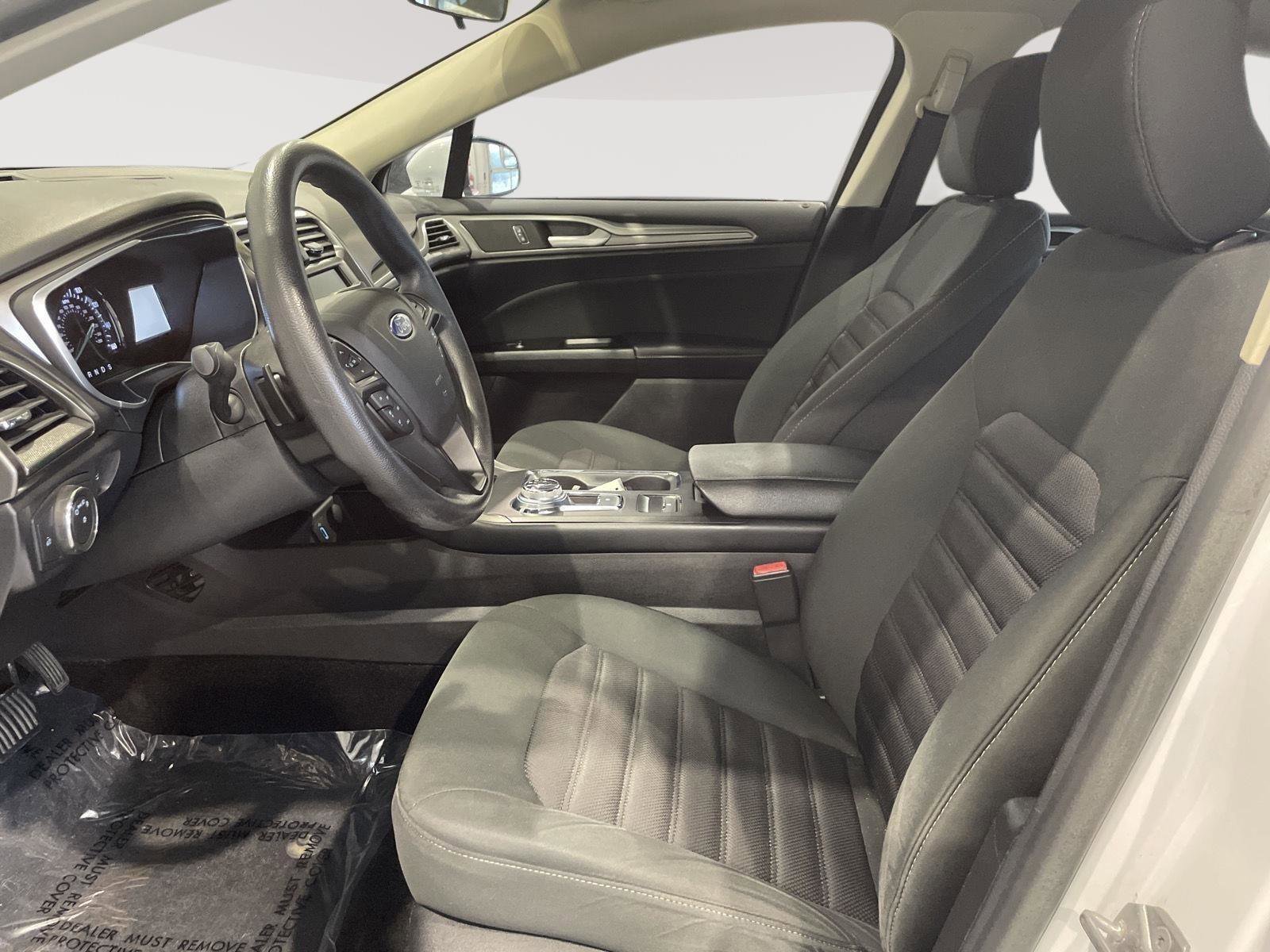 Used 2017 Ford Fusion SE w/ Fusion SE Technology Package FWD image 21