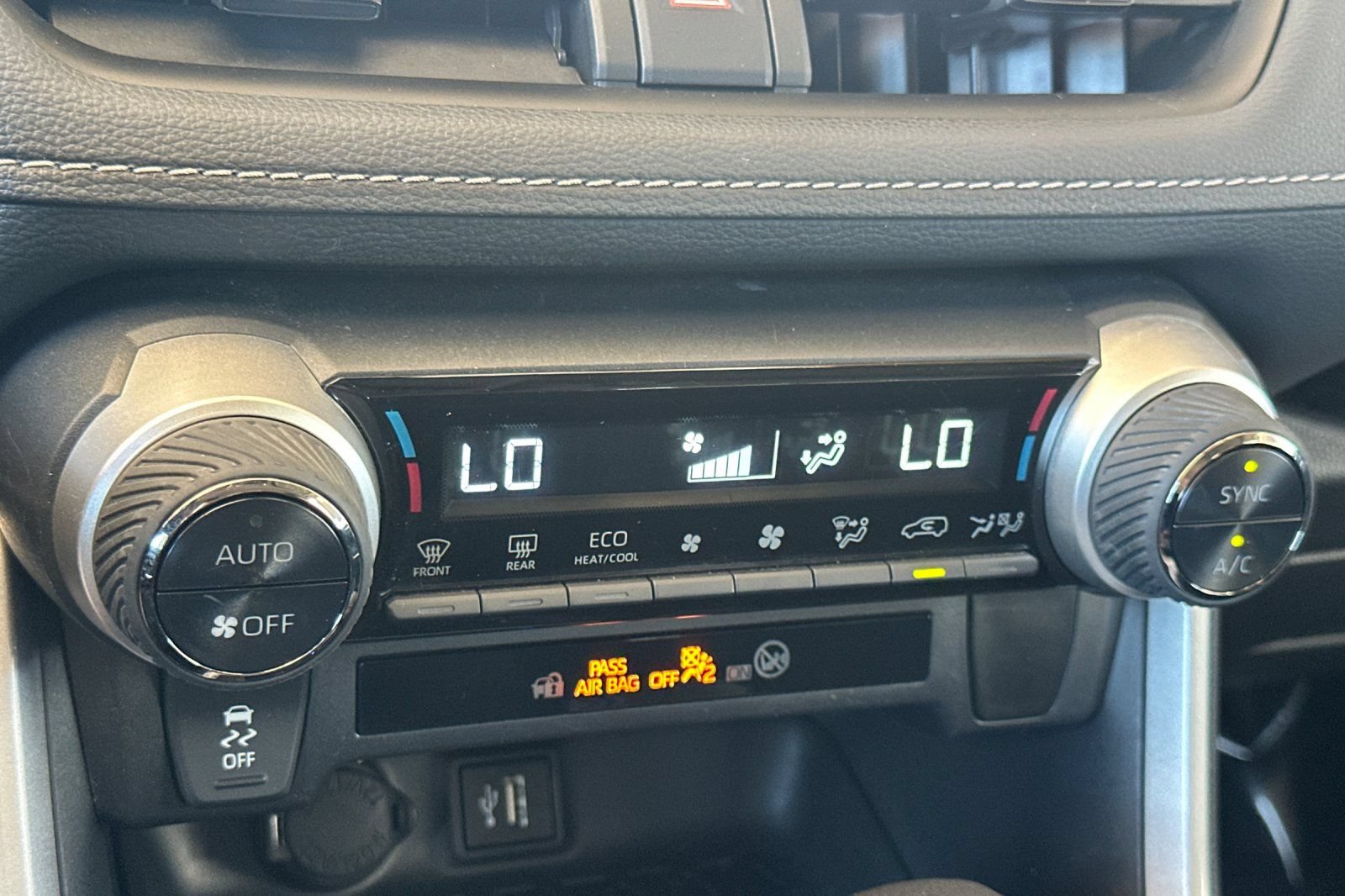 Used 2024 Toyota RAV4 LE AWD/4WD image 23