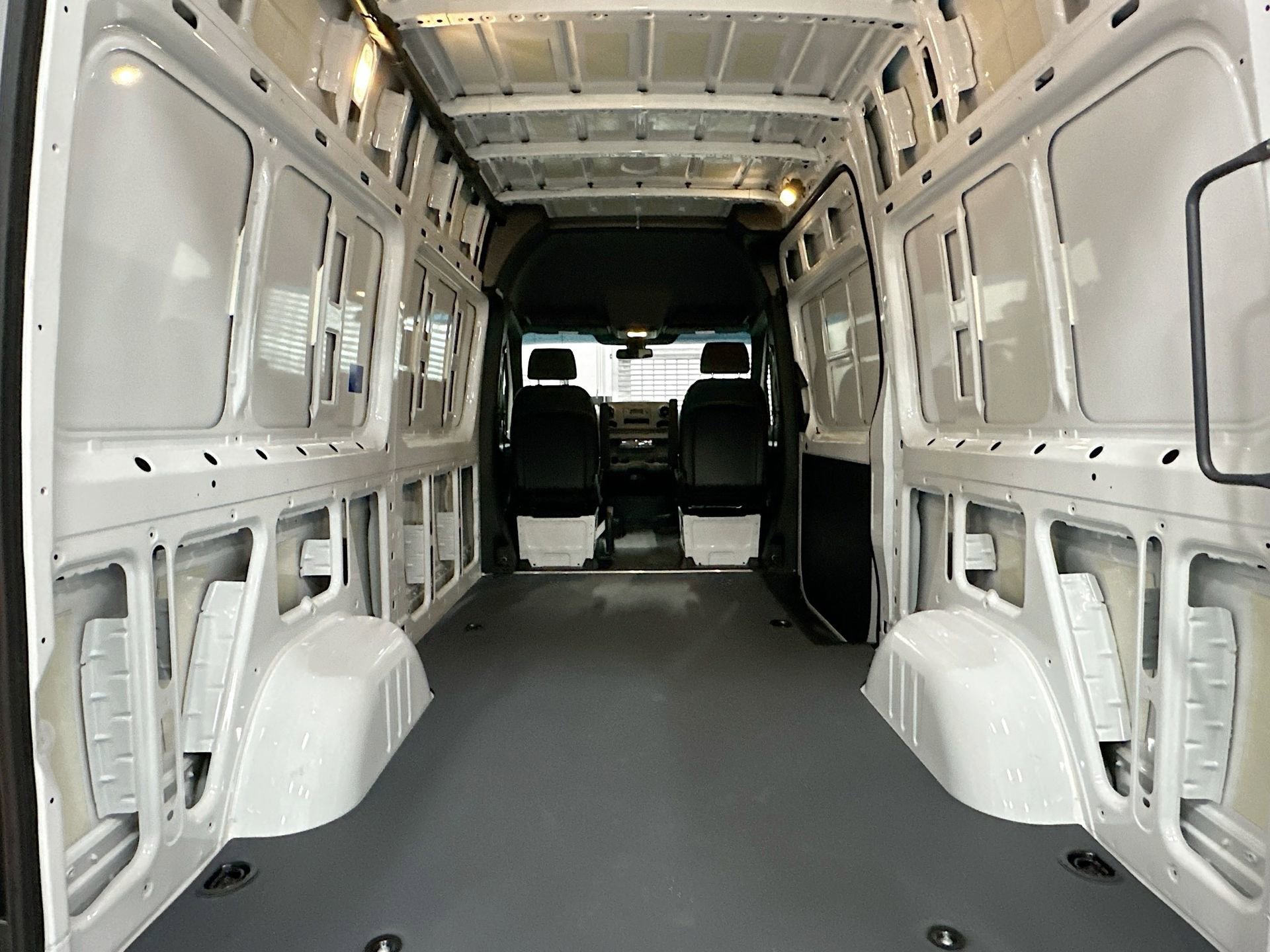 Used 2025 Mercedes-Benz Sprinter 2500 image 25