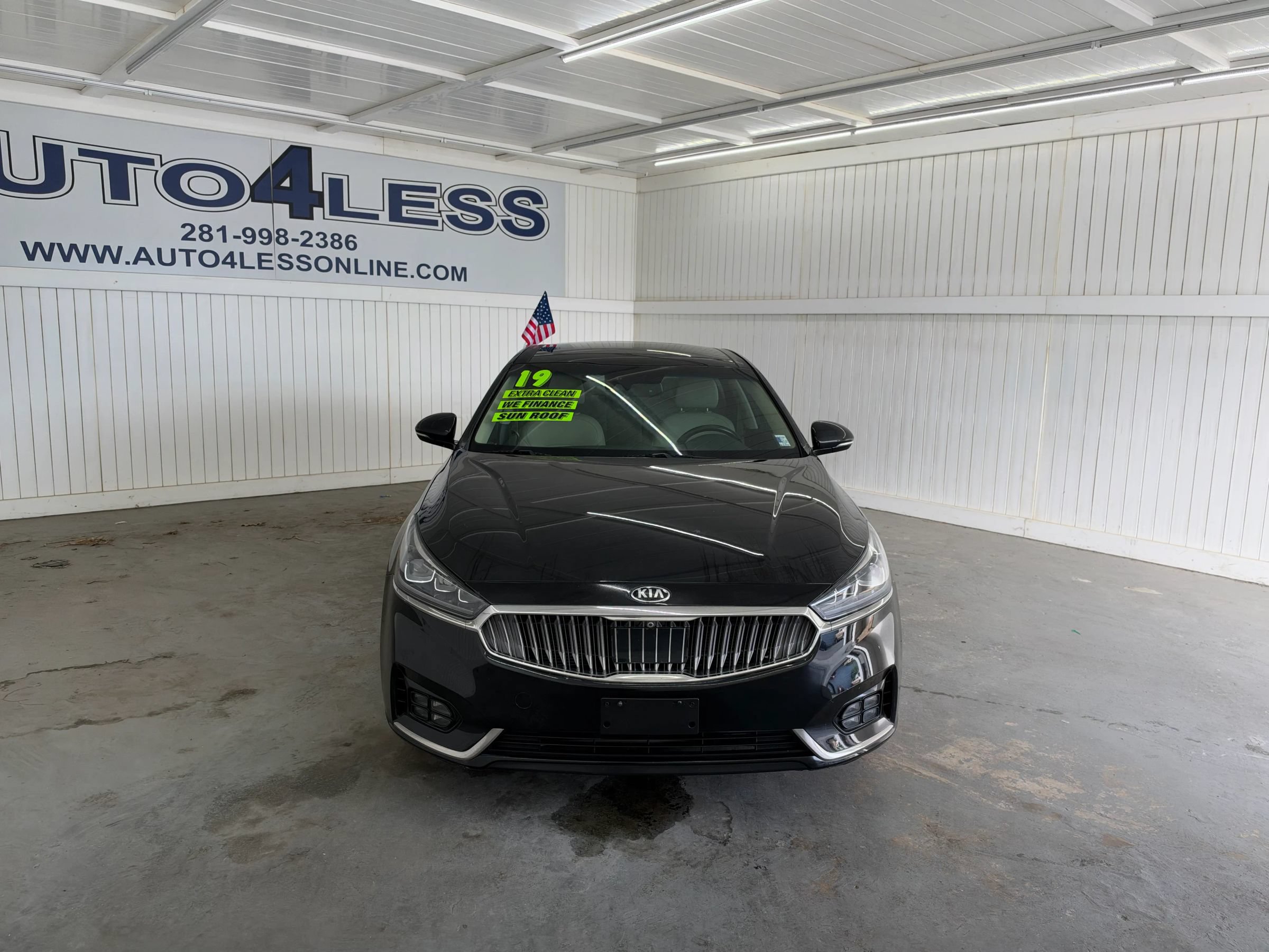 Used 2019 Kia Cadenza Technology FWD image 2
