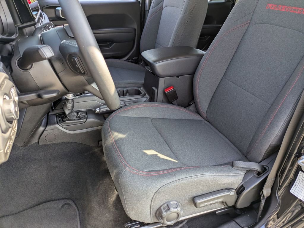 Used 2025 Jeep Wrangler Unlimited Rubicon AWD/4WD image 14