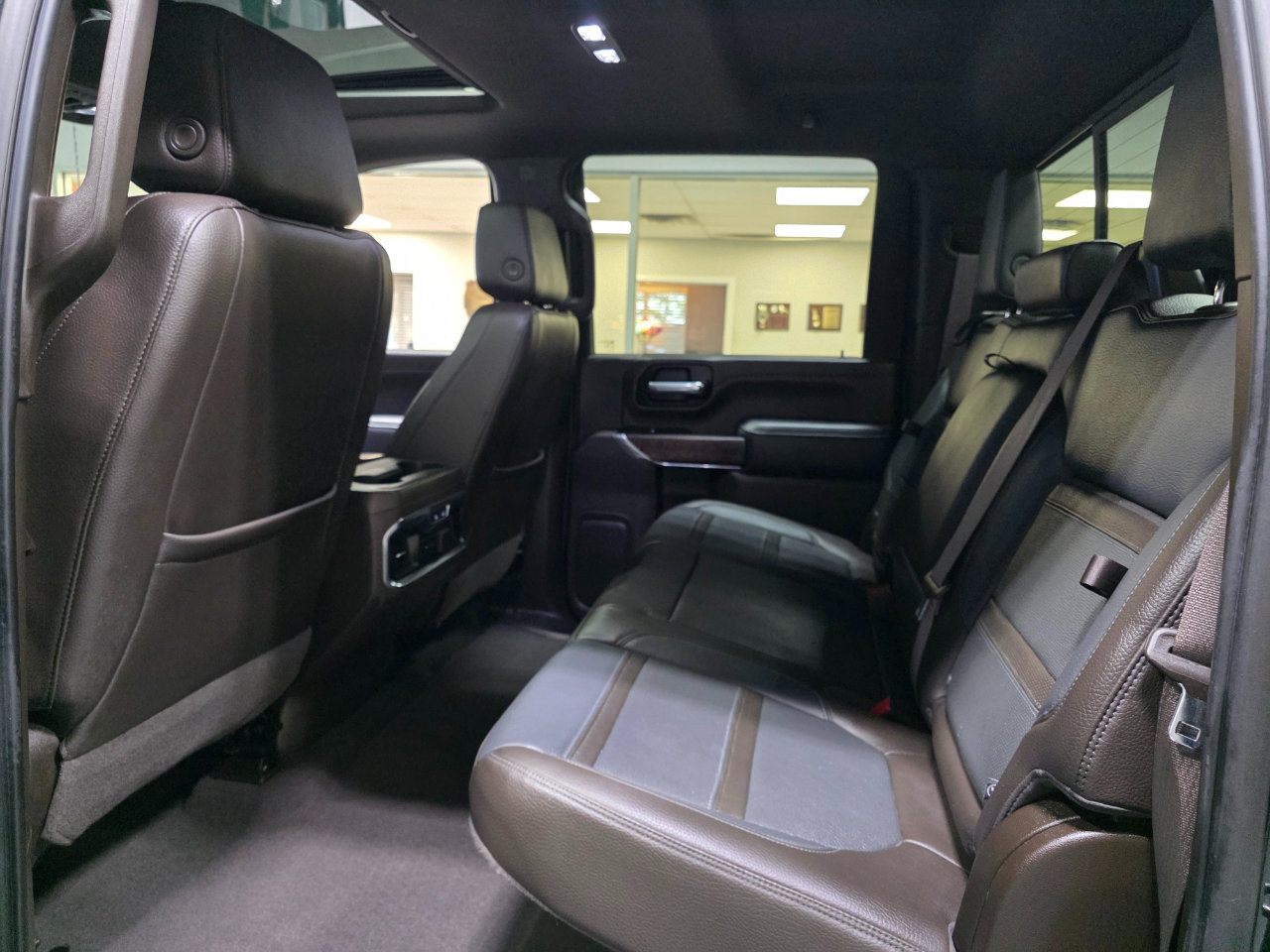 Used 2021 GMC Sierra 2500 Denali w/ Denali Black Diamond Edition image 19