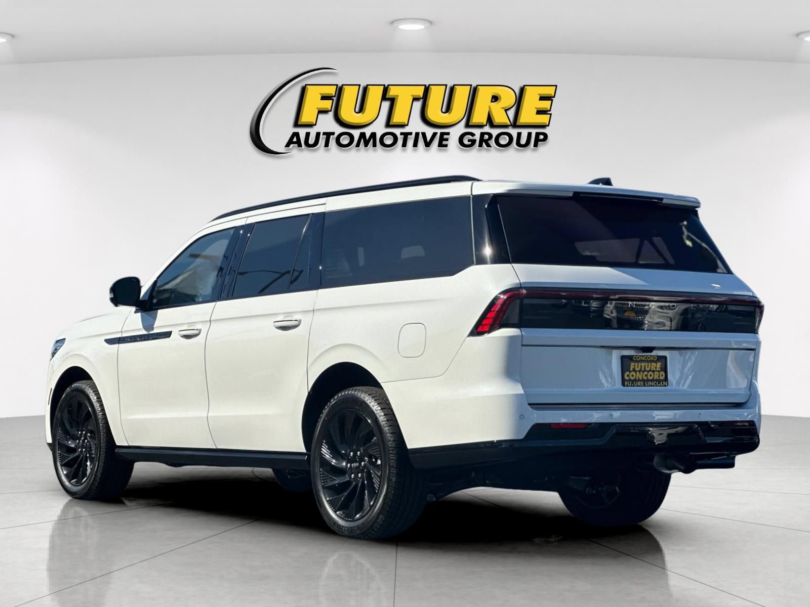 New 2026 Lincoln Navigator L Reserve w/ Jet Appearance Package AWD/4WD image 5