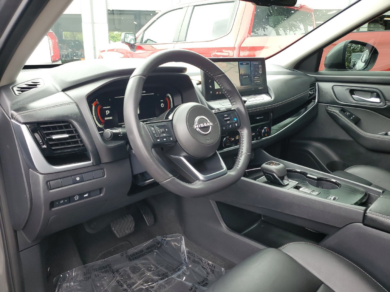 Used 2024 Nissan Rogue SL w/ SL Premium Package FWD image 18