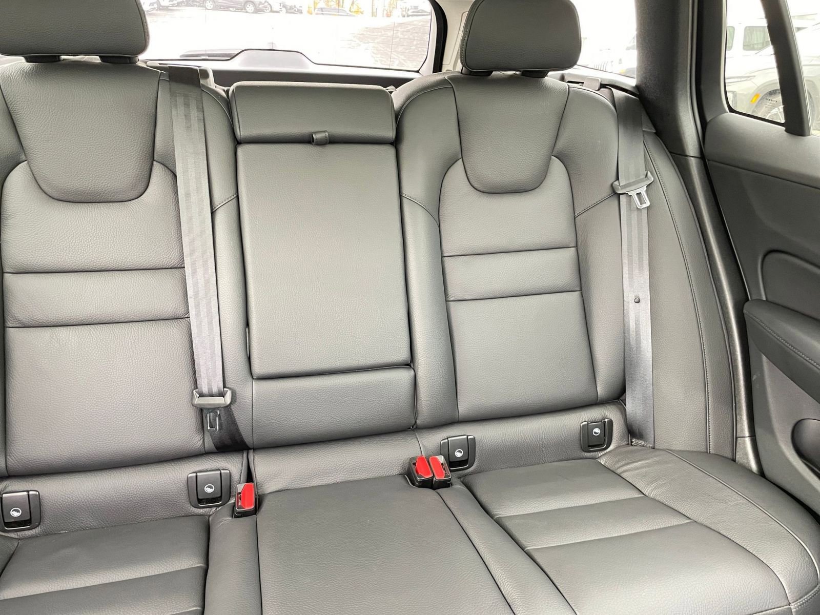 Used 2025 Volvo V60 B5 Cross Country Plus image 37