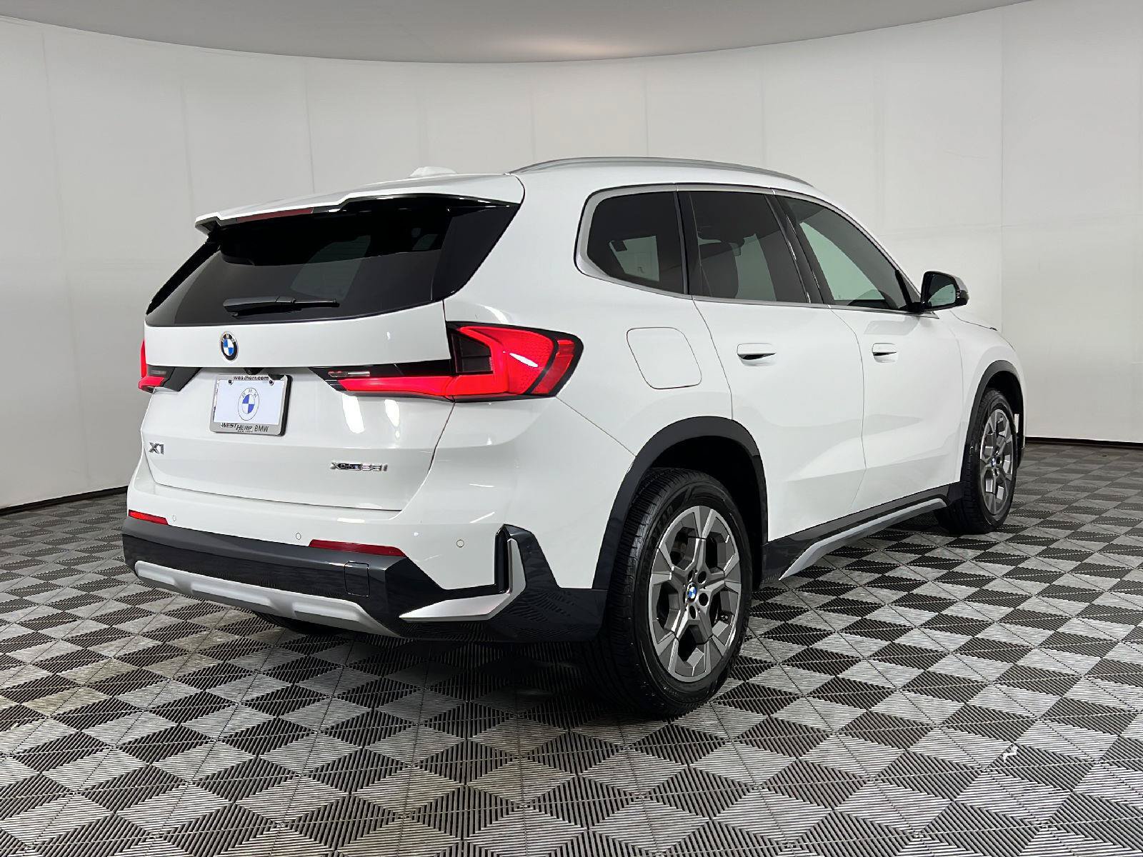 Used 2023 BMW X1 xDrive28i w/ Premium Package AWD/4WD image 27