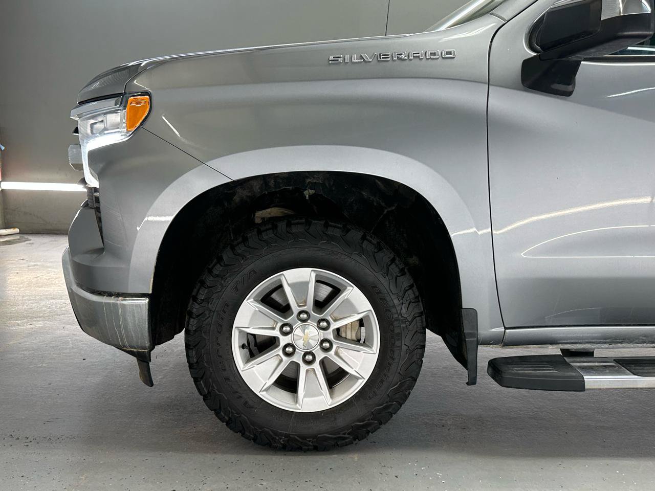 Used 2023 Chevrolet Silverado 1500 LT AWD/4WD image 5