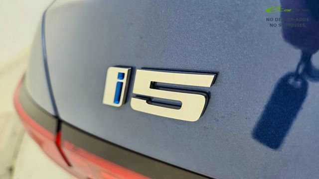 Used 2025 BMW i5 xDrive40 w/ Premium Package image 17