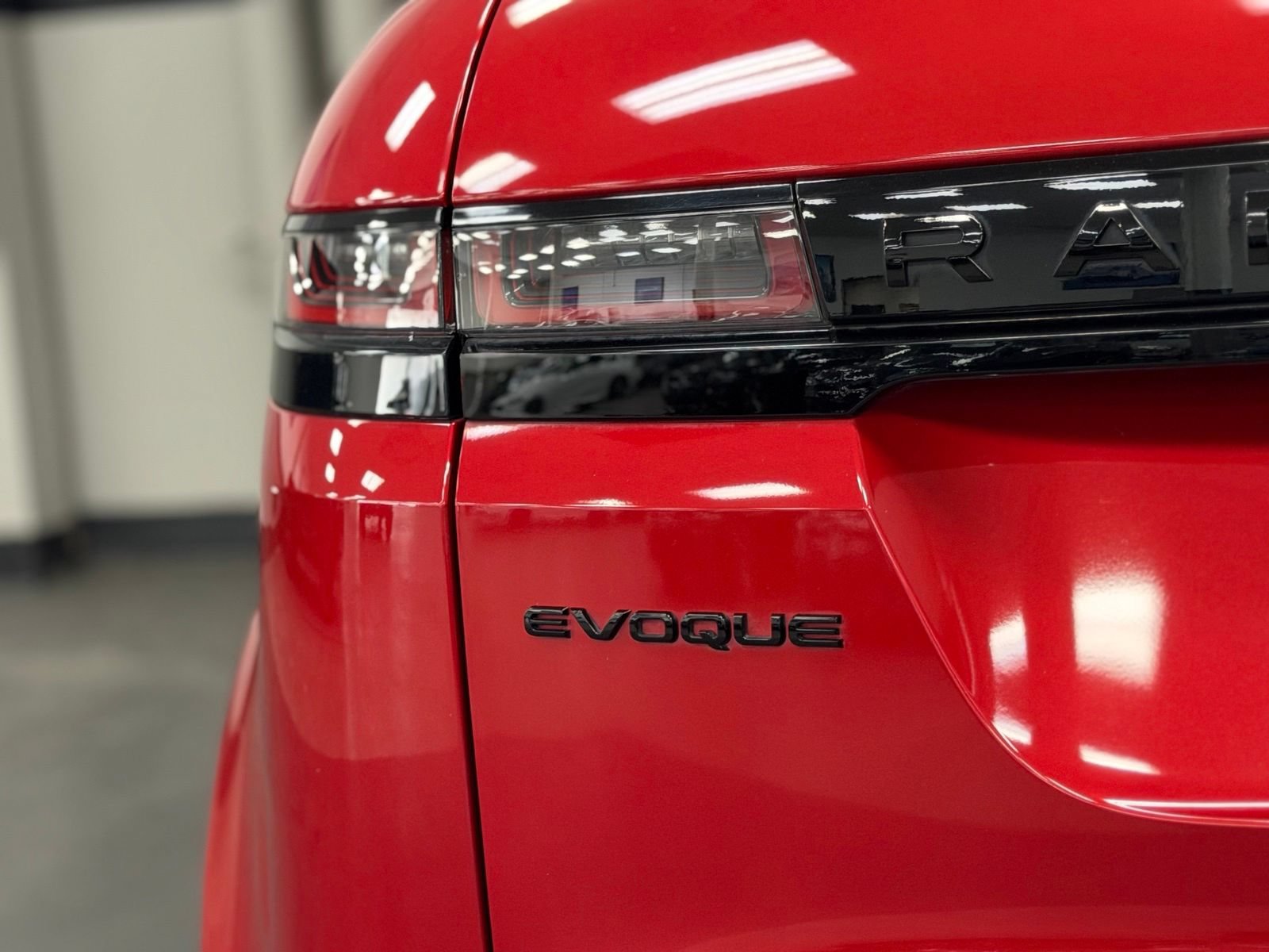 Used 2022 Land Rover Range Rover Evoque R-Dynamic S AWD/4WD image 13