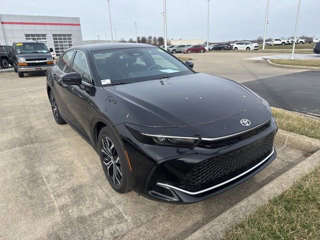 Used 2024 Toyota Crown XLE image 1