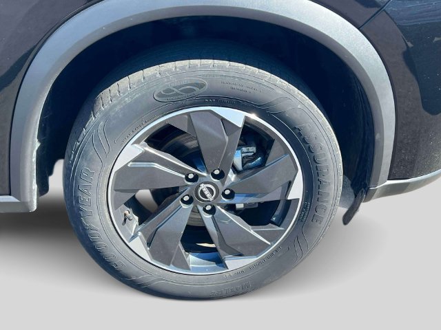 Certified 2025 Nissan Rogue SV AWD/4WD image 8