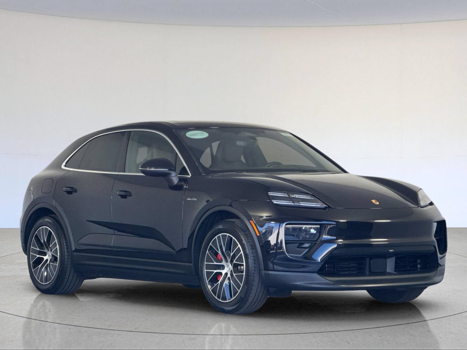 Certified 2025 Porsche Macan 4S Electric AWD/4WD image 10