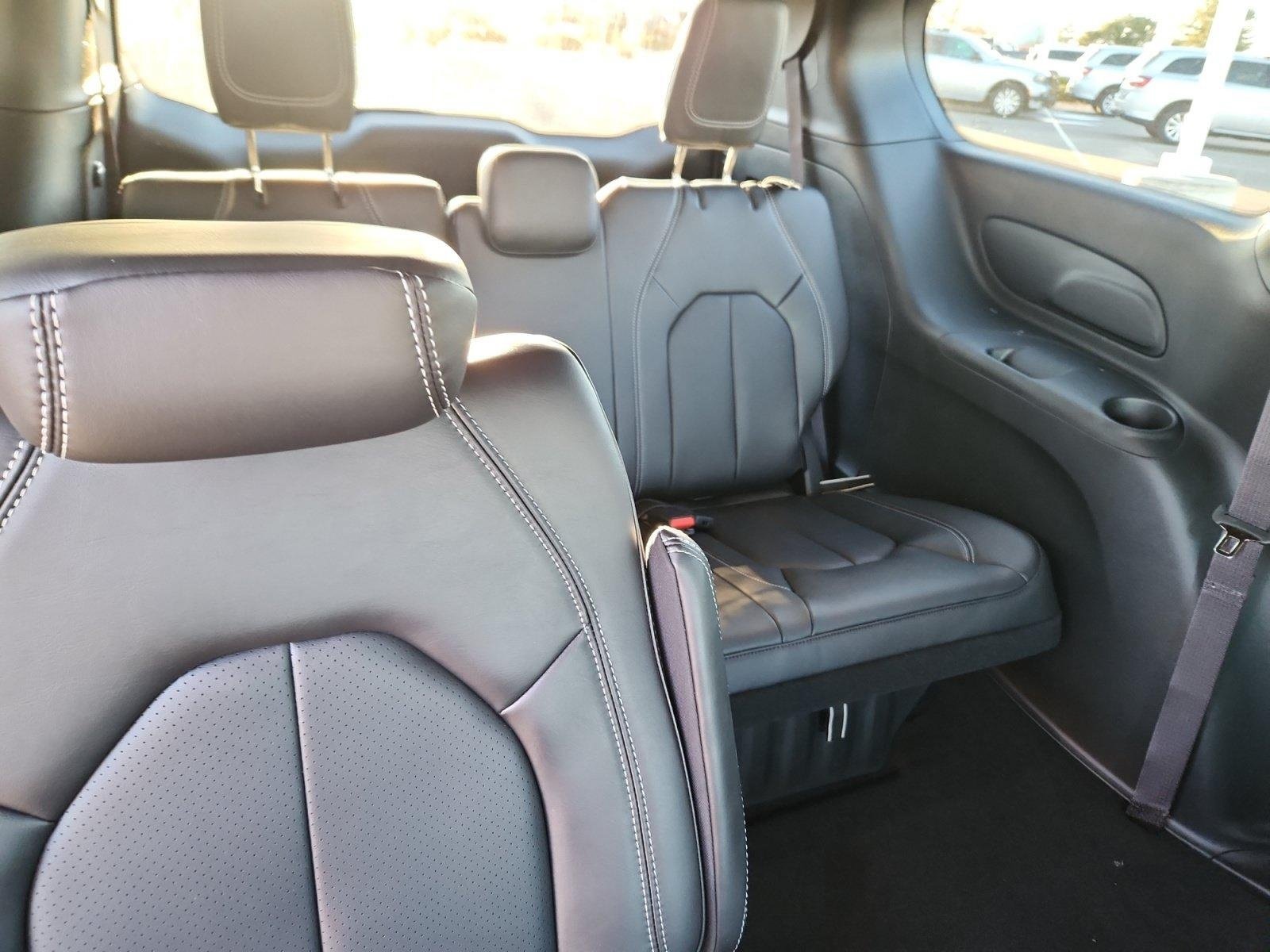 New 2026 Chrysler Pacifica Select w/ S Appearance Package AWD/4WD image 19