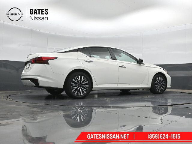 Used 2025 Nissan Altima 2.5 SV FWD image 35